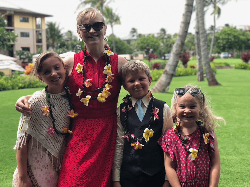 children feast-goers in Hawaii