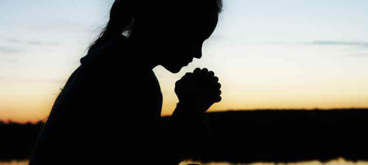 woman praying