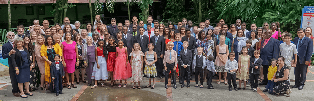 group photo in Costa Rica